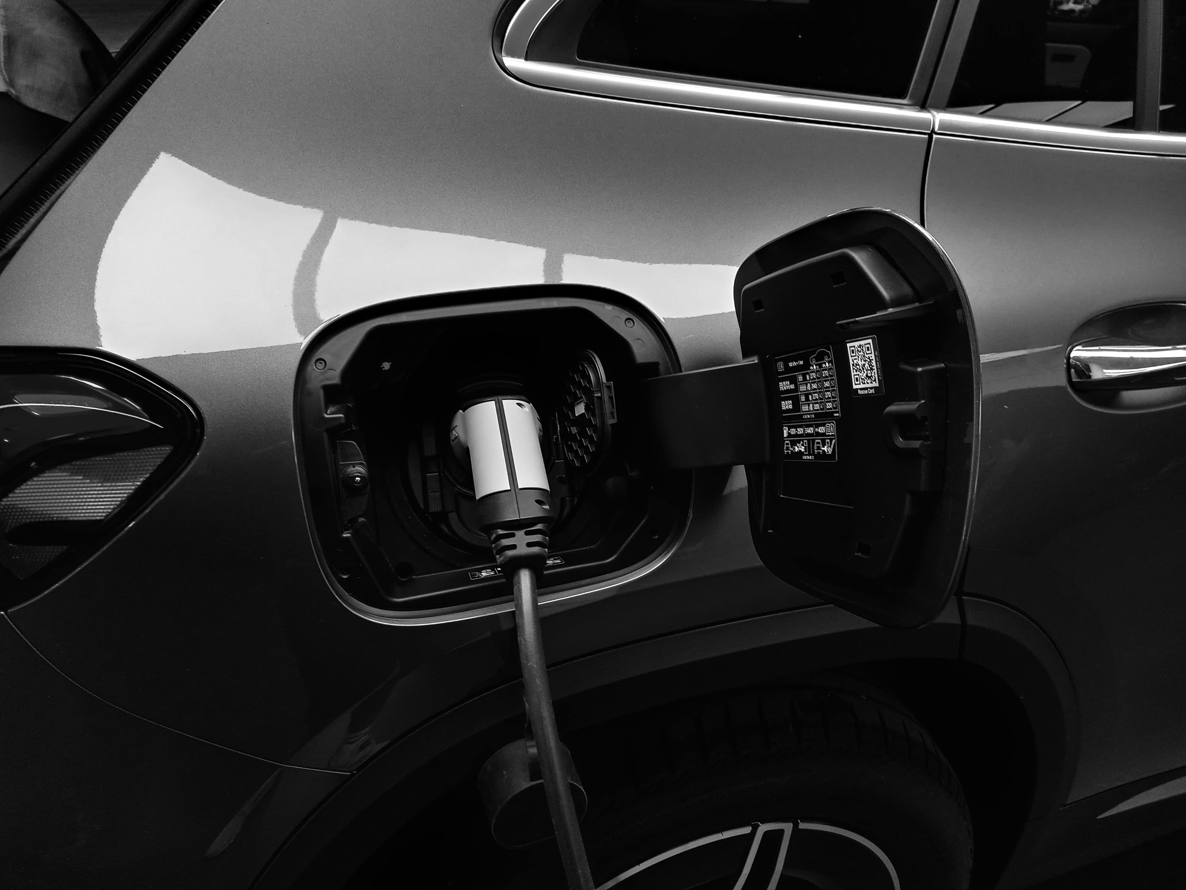 Charging & connectivity